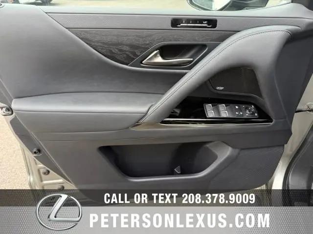 2023 Lexus LX Premium