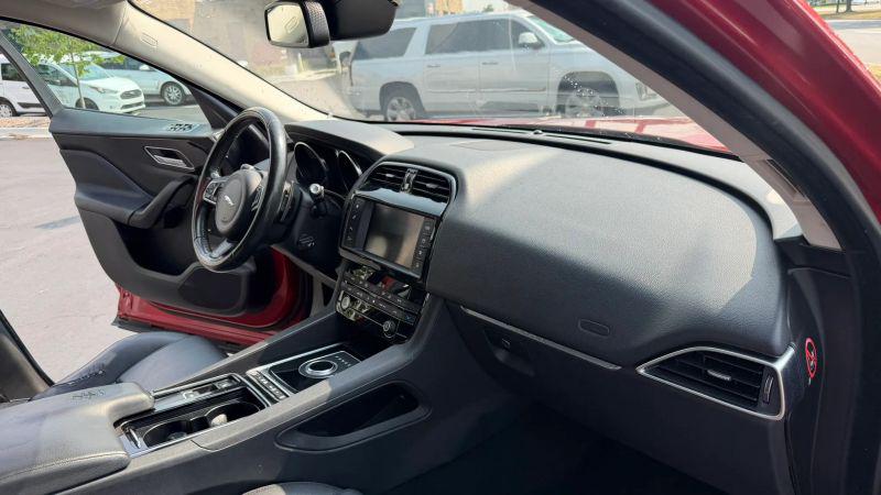 2018 Jaguar F-PACE 25t Premium