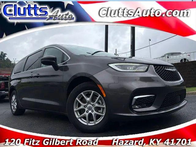 2023 Chrysler Pacifica Touring L for sale in Hazard, KY