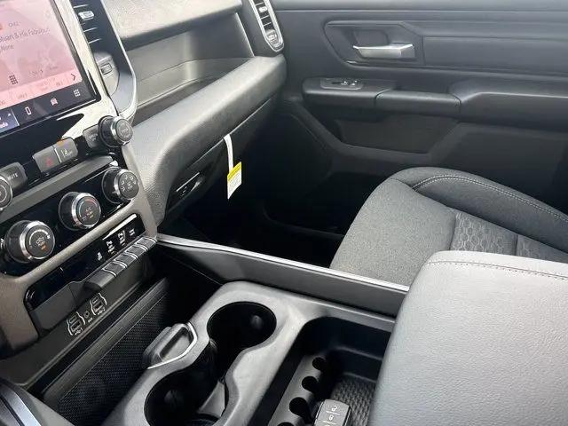 2026 Ram 1500 Express Crew Cab 4x4 57 Box