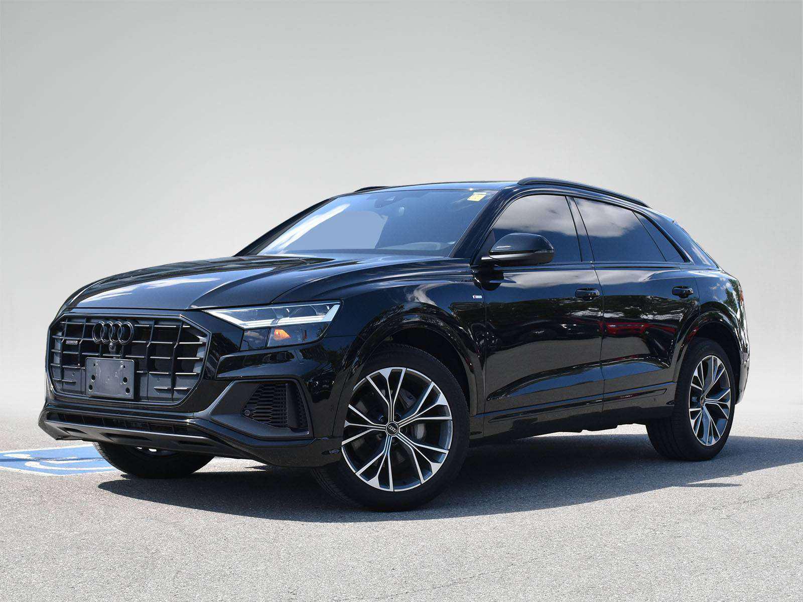 Mythos Black Met 2022 Audi Q8 SUV / Crossover  Automatic