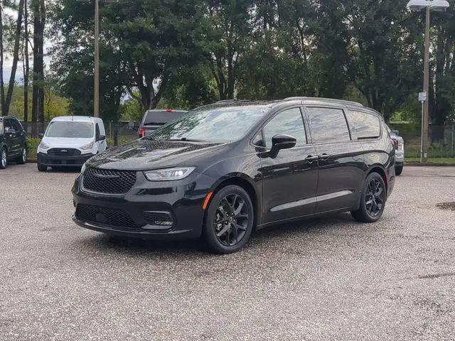 2025 Chrysler Pacifica Limited for sale in Tampa, FL