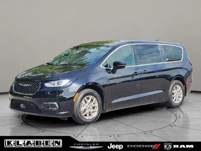 2025 Chrysler Pacifica Select for sale in Kent, OH
