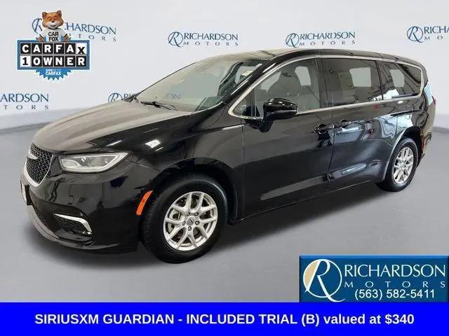 2025 Chrysler Pacifica Select for sale in Dubuque, IA