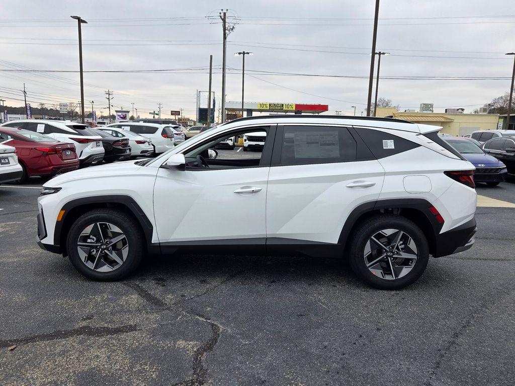 New 2026 White Hyundai SEL FWD image 4