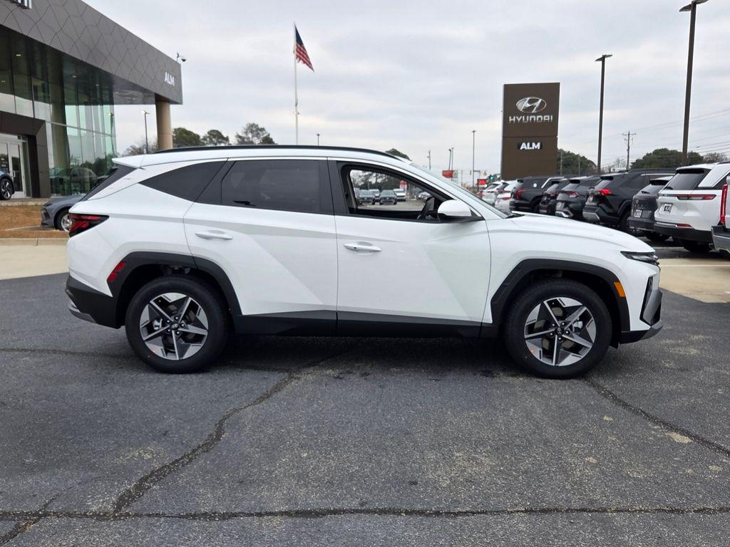 New 2026 White Hyundai SEL FWD image 13