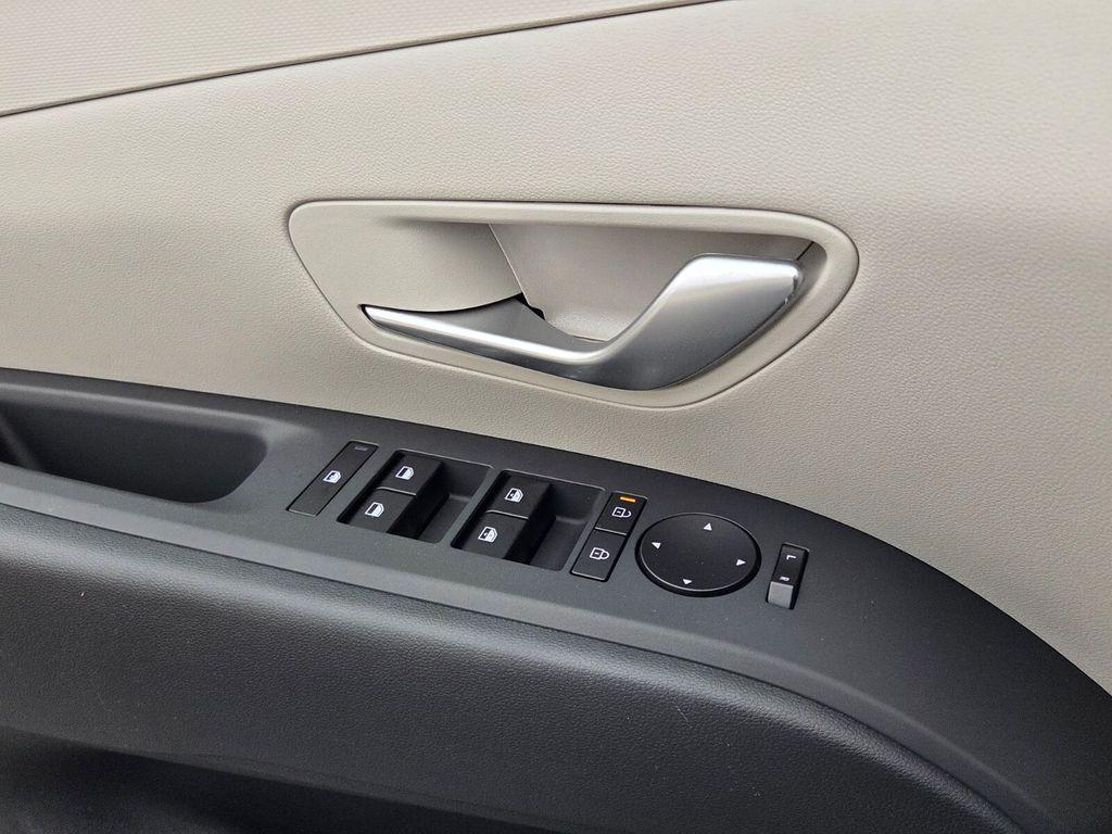 New 2026 White Hyundai SEL FWD image 27