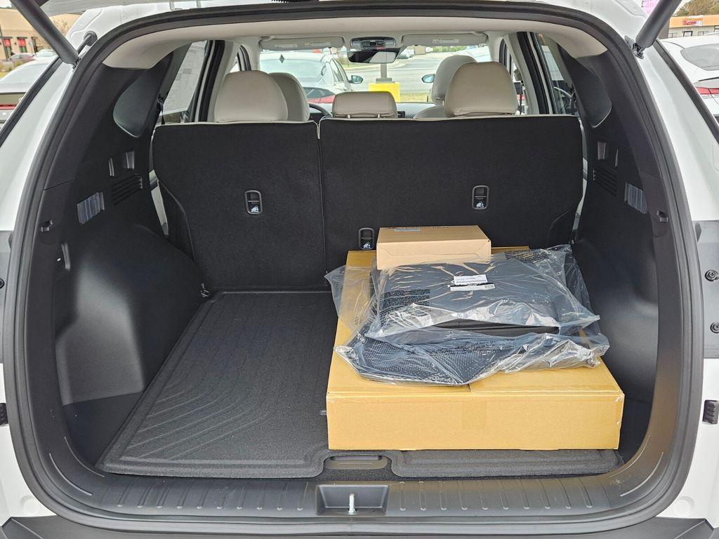 New 2026 White Hyundai SEL Premium FWD image 12