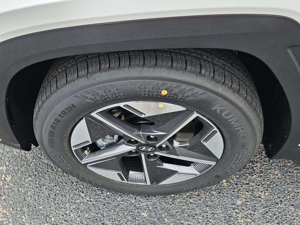 New 2026 White Hyundai SEL Premium FWD image 18