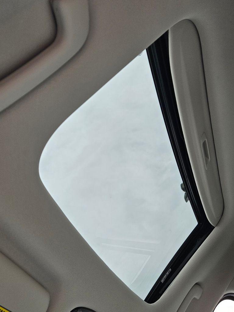 New 2026 White Hyundai SEL Premium FWD image 19