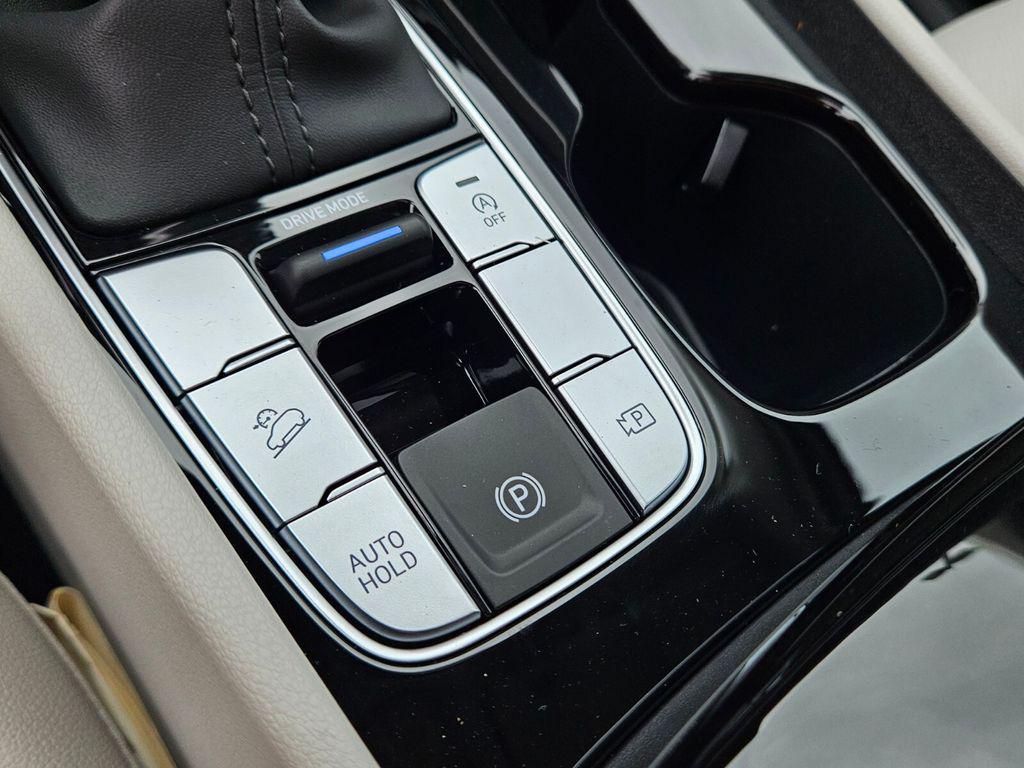 New 2026 White Hyundai SEL Premium FWD image 24