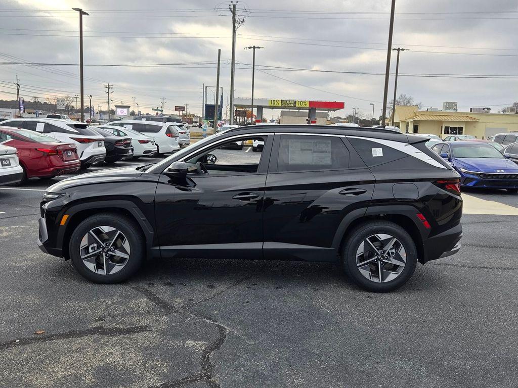 New 2026 Black HYUNDAI SEL FWD image 4