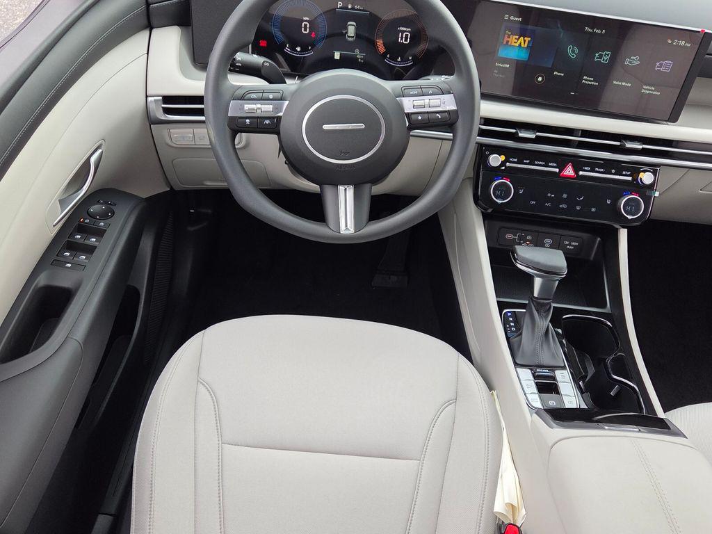 New 2026 Black HYUNDAI SEL FWD image 7