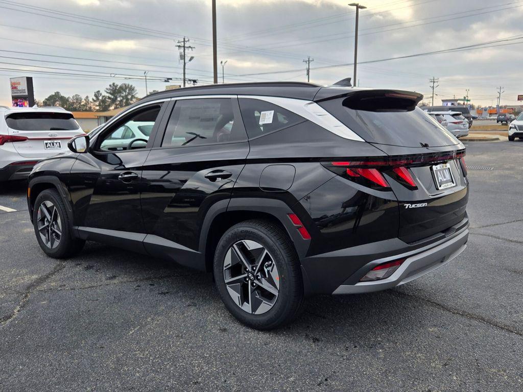 New 2026 Black HYUNDAI SEL FWD image 8