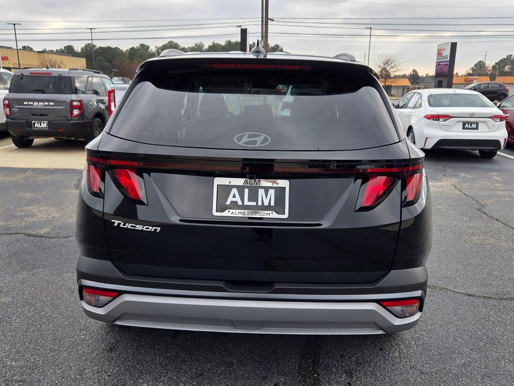 New 2026 Black HYUNDAI SEL FWD image 9