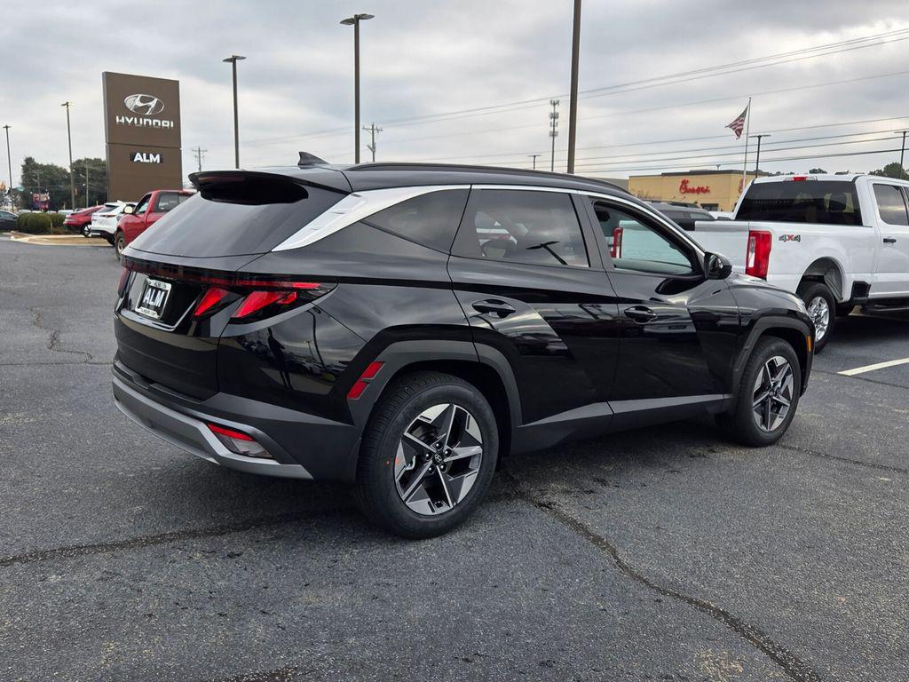 New 2026 Black HYUNDAI SEL FWD image 11