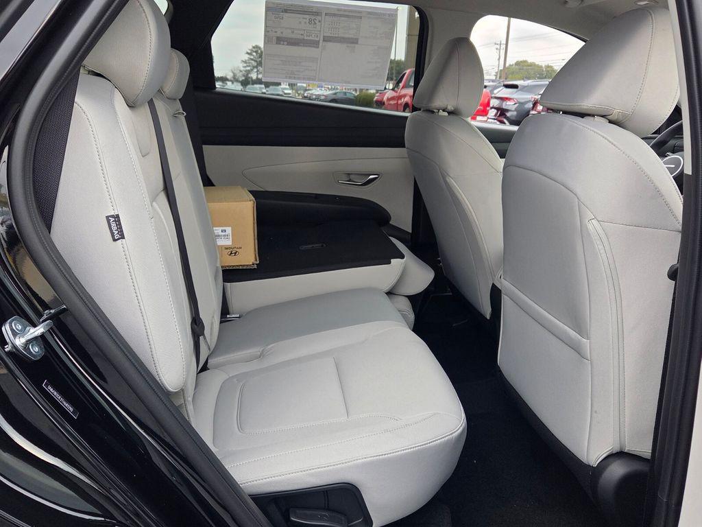 New 2026 Black HYUNDAI SEL FWD image 13