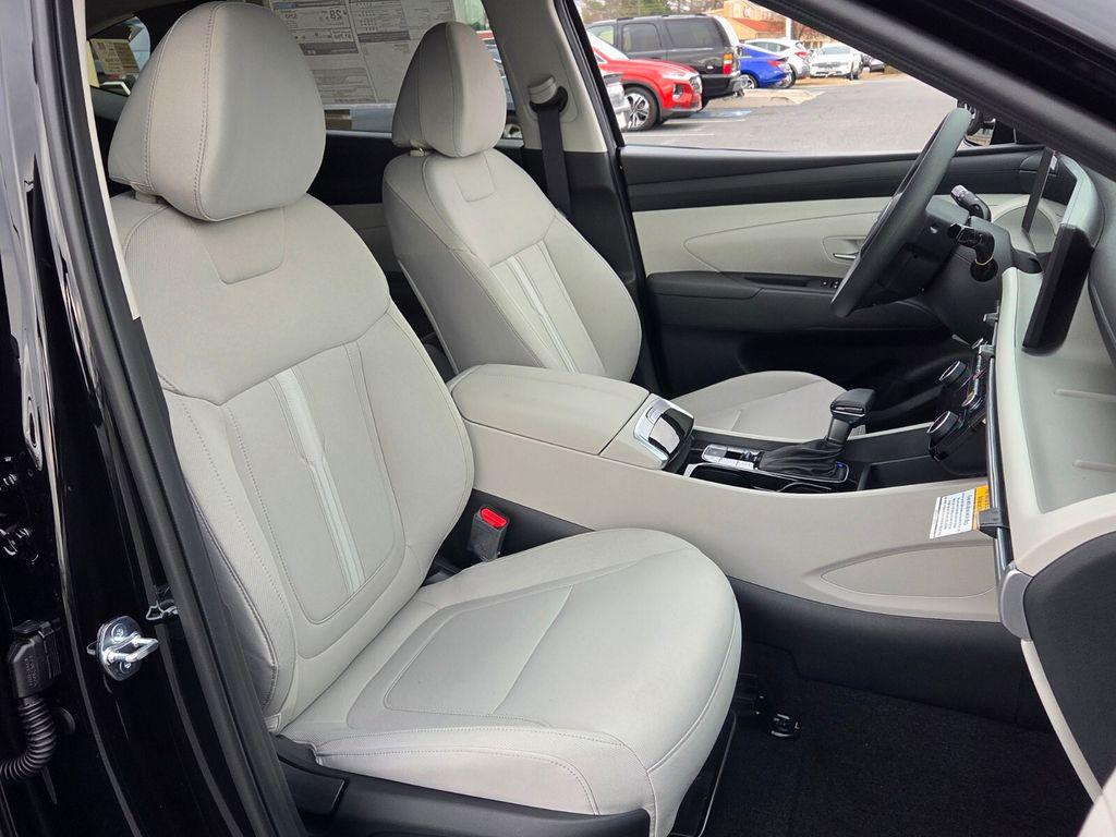 New 2026 Black HYUNDAI SEL FWD image 14