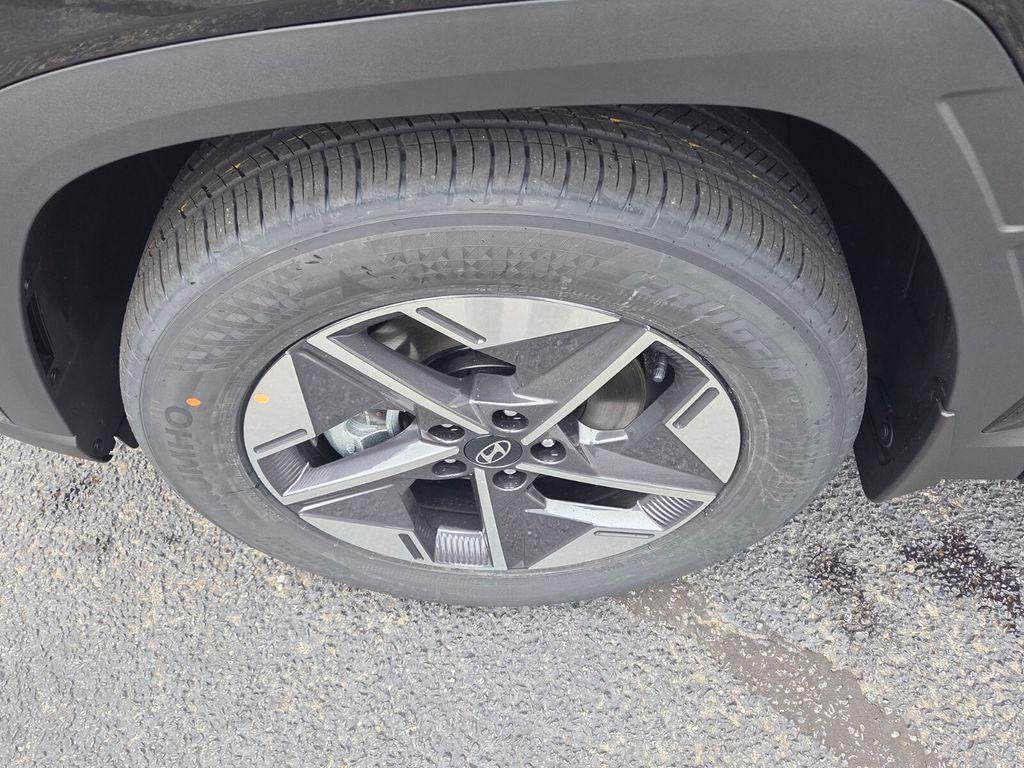 New 2026 Black HYUNDAI SEL FWD image 15