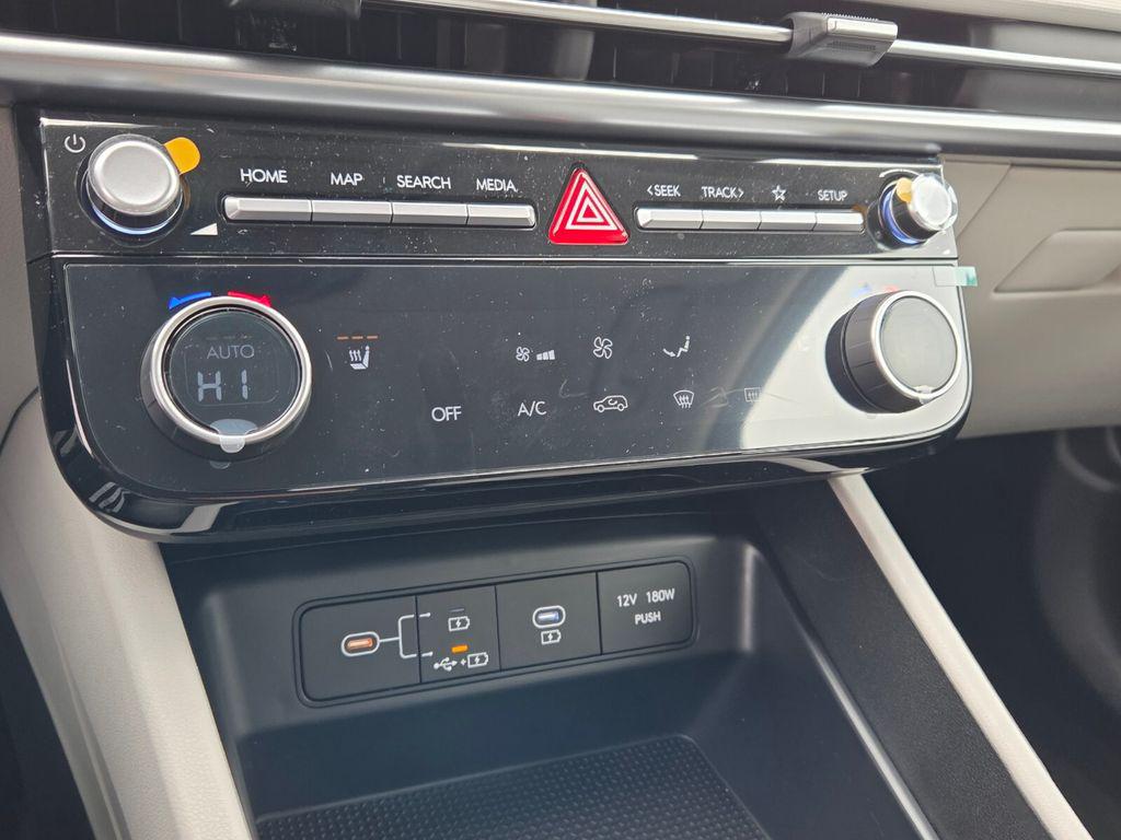 New 2026 Black HYUNDAI SEL FWD image 19