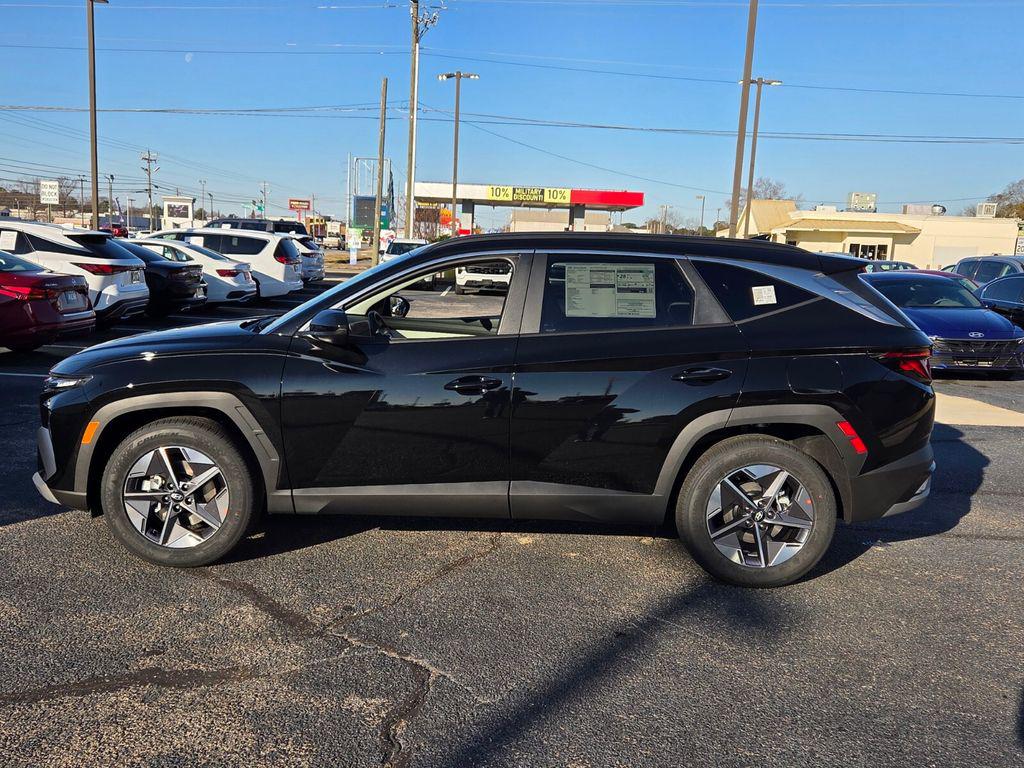 New 2026 Black HYUNDAI SEL FWD image 4