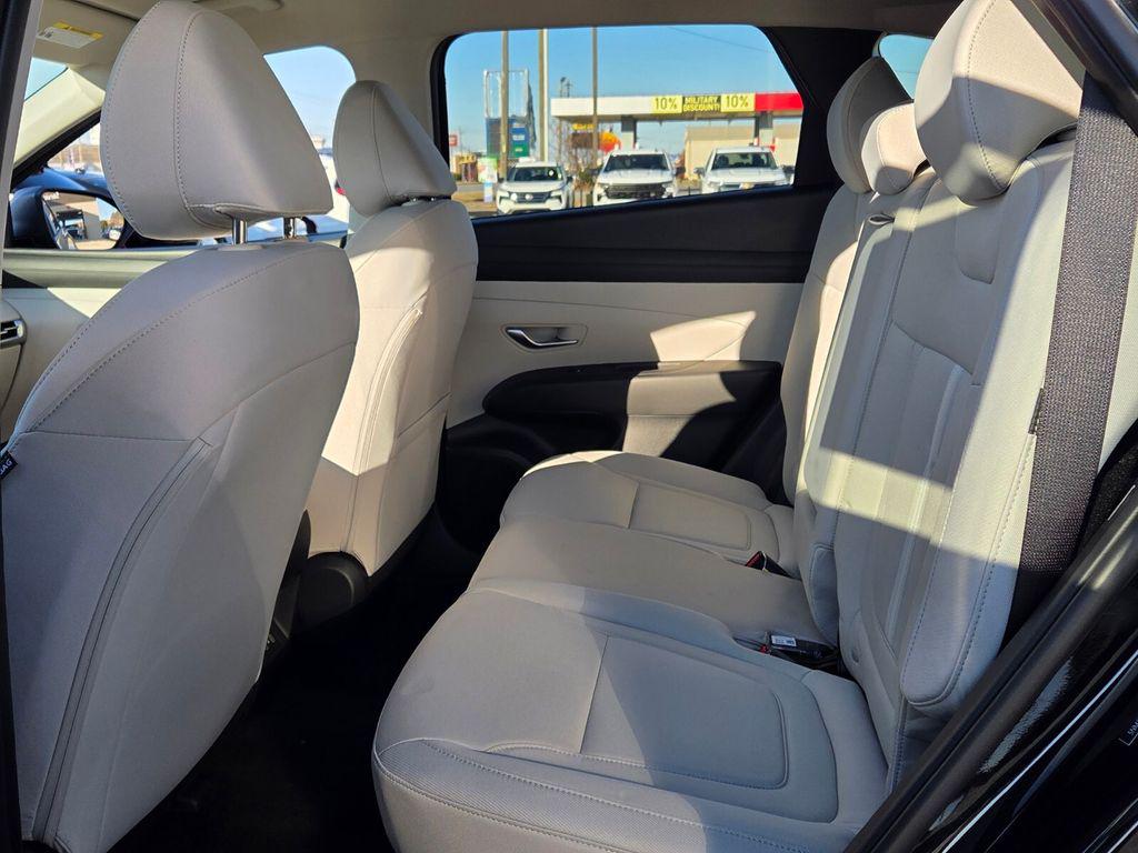 New 2026 Black HYUNDAI SEL FWD image 6