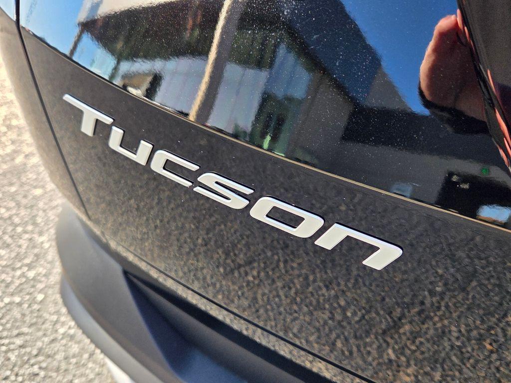 New 2026 Black HYUNDAI SEL FWD image 11
