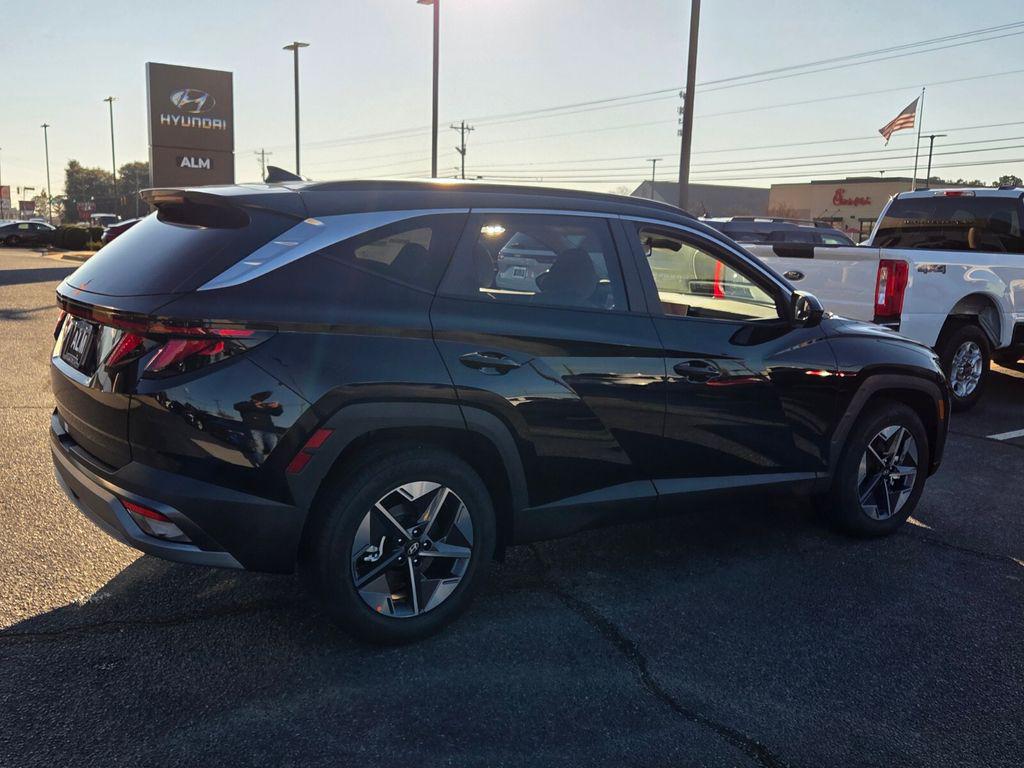 New 2026 Black HYUNDAI SEL FWD image 12