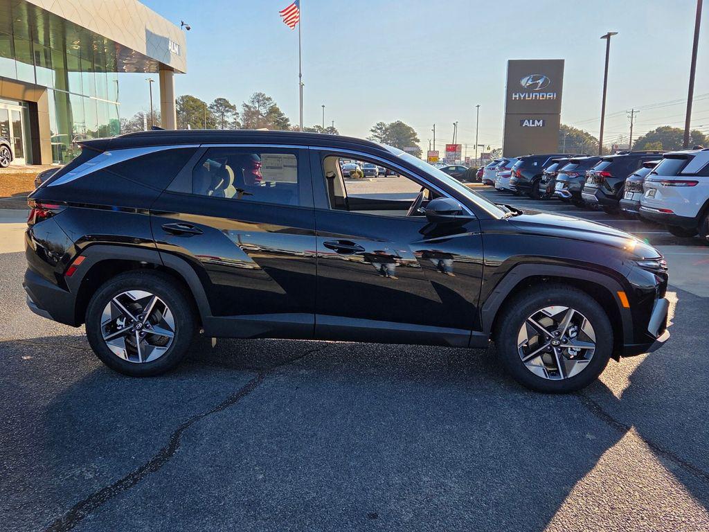 New 2026 Black HYUNDAI SEL FWD image 13