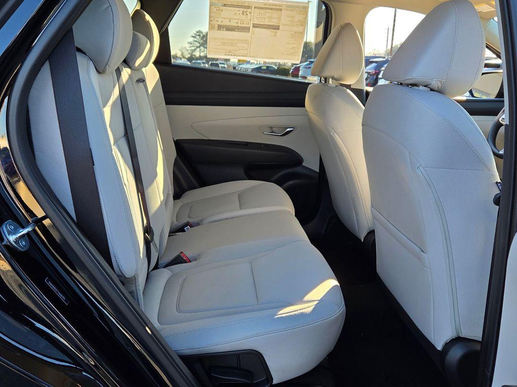 New 2026 Black HYUNDAI SEL FWD image 14