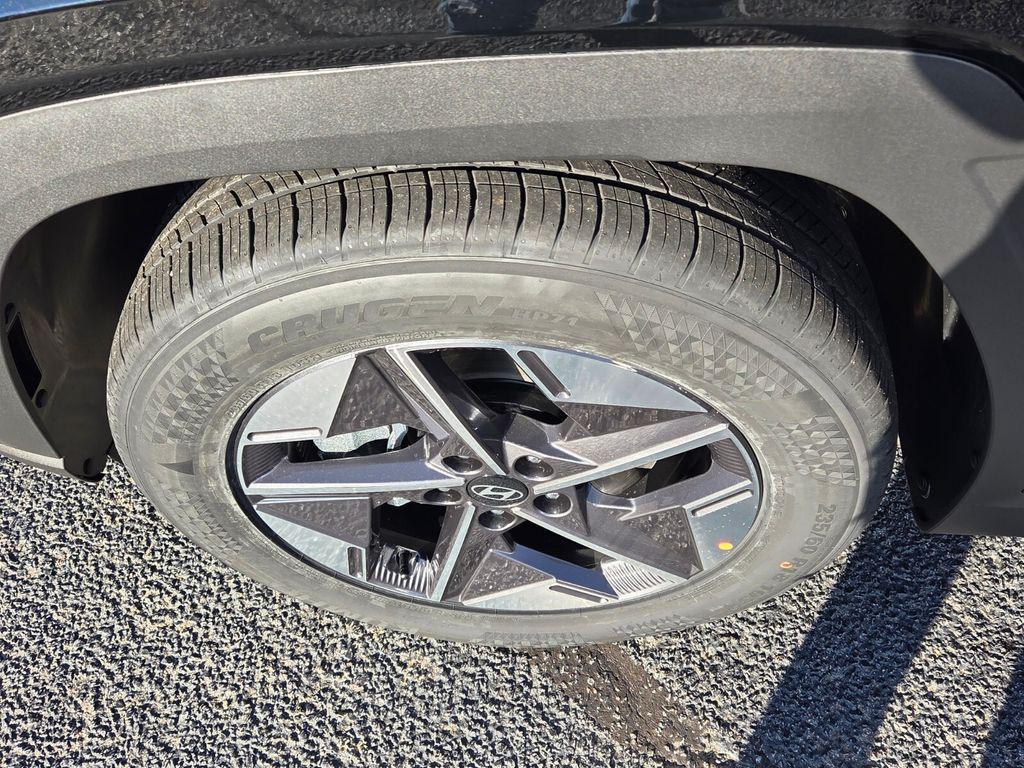 New 2026 Black HYUNDAI SEL FWD image 16