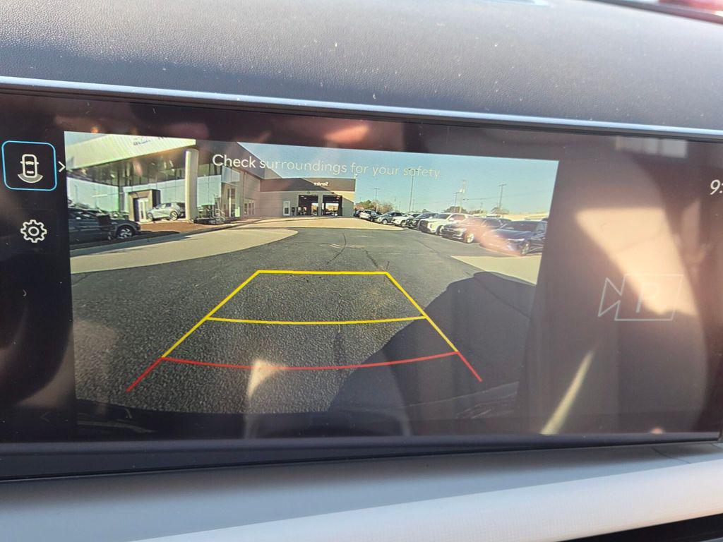 New 2026 Black HYUNDAI SEL FWD image 19