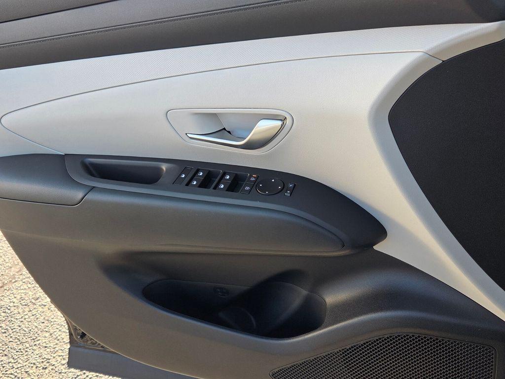New 2026 Black HYUNDAI SEL FWD image 26