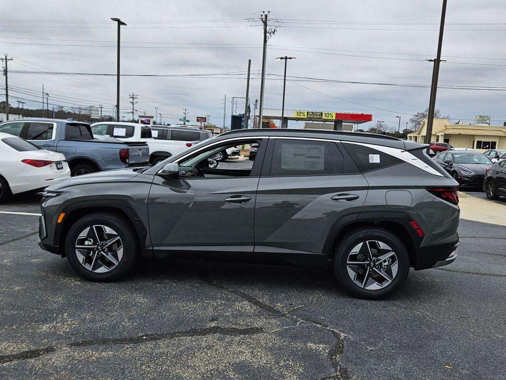 New 2026 Gray HYUNDAI SEL FWD image 4