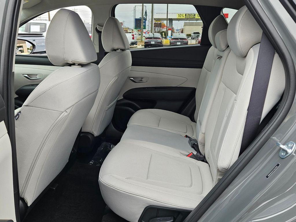 New 2026 Gray HYUNDAI SEL FWD image 6