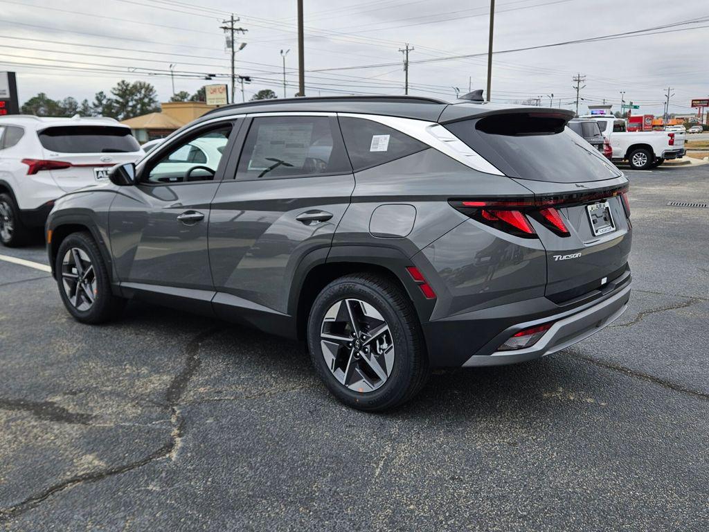 New 2026 Gray HYUNDAI SEL FWD image 9