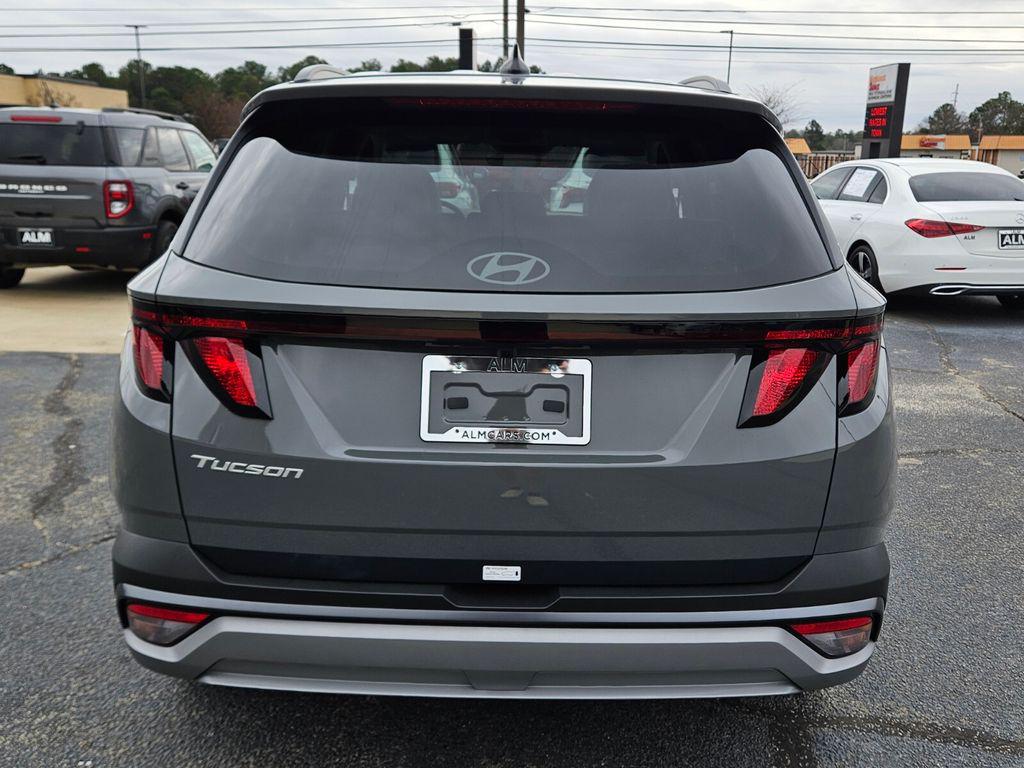 New 2026 Gray HYUNDAI SEL FWD image 10