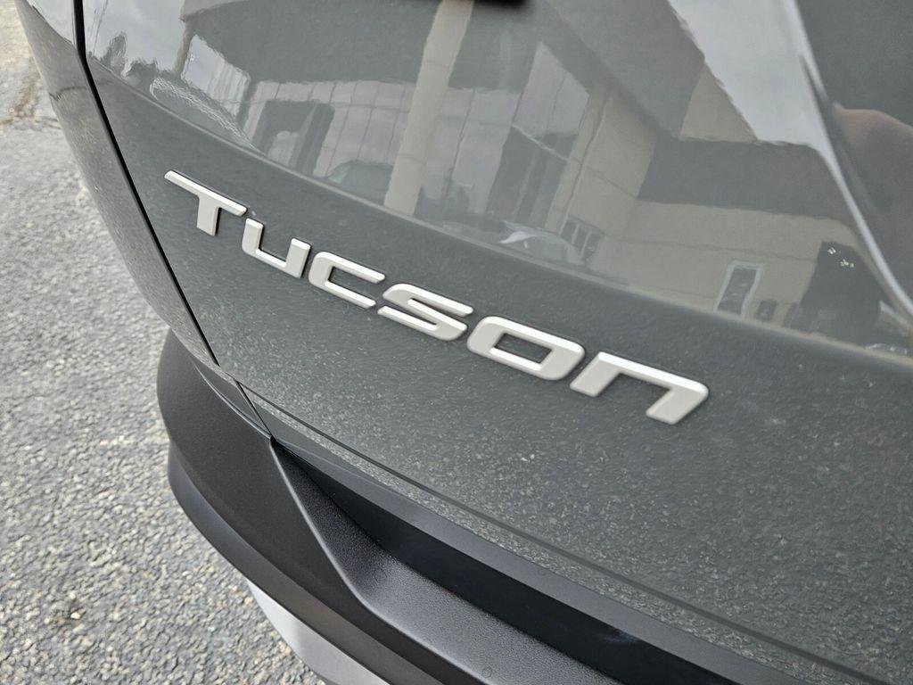 New 2026 Gray HYUNDAI SEL FWD image 11