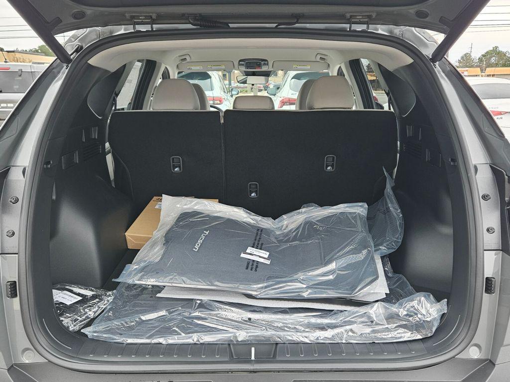 New 2026 Gray HYUNDAI SEL FWD image 12