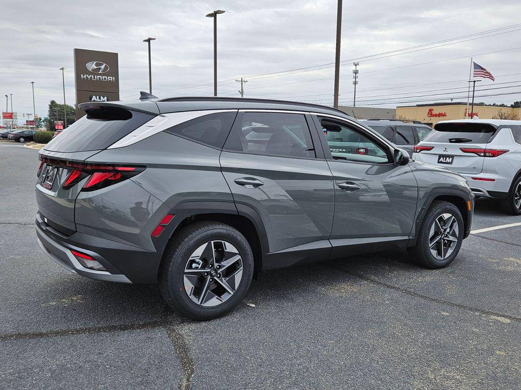 New 2026 Gray HYUNDAI SEL FWD image 14
