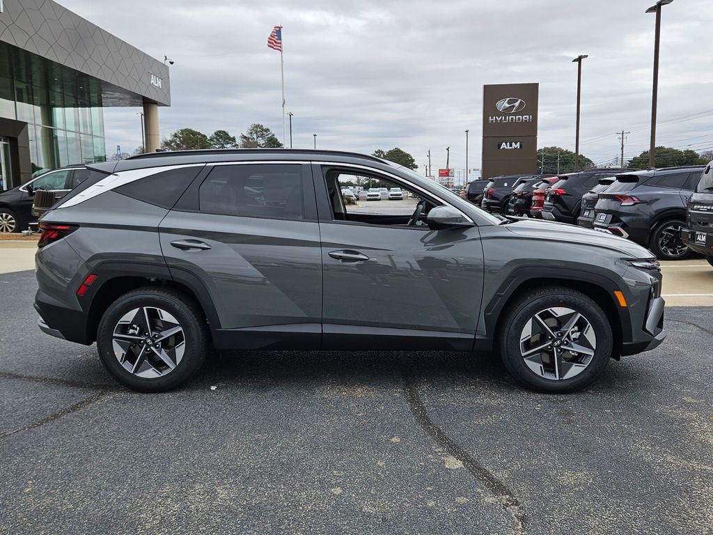 New 2026 Gray HYUNDAI SEL FWD image 15