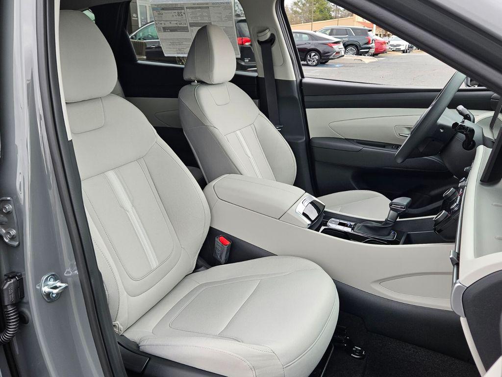 New 2026 Gray HYUNDAI SEL FWD image 17