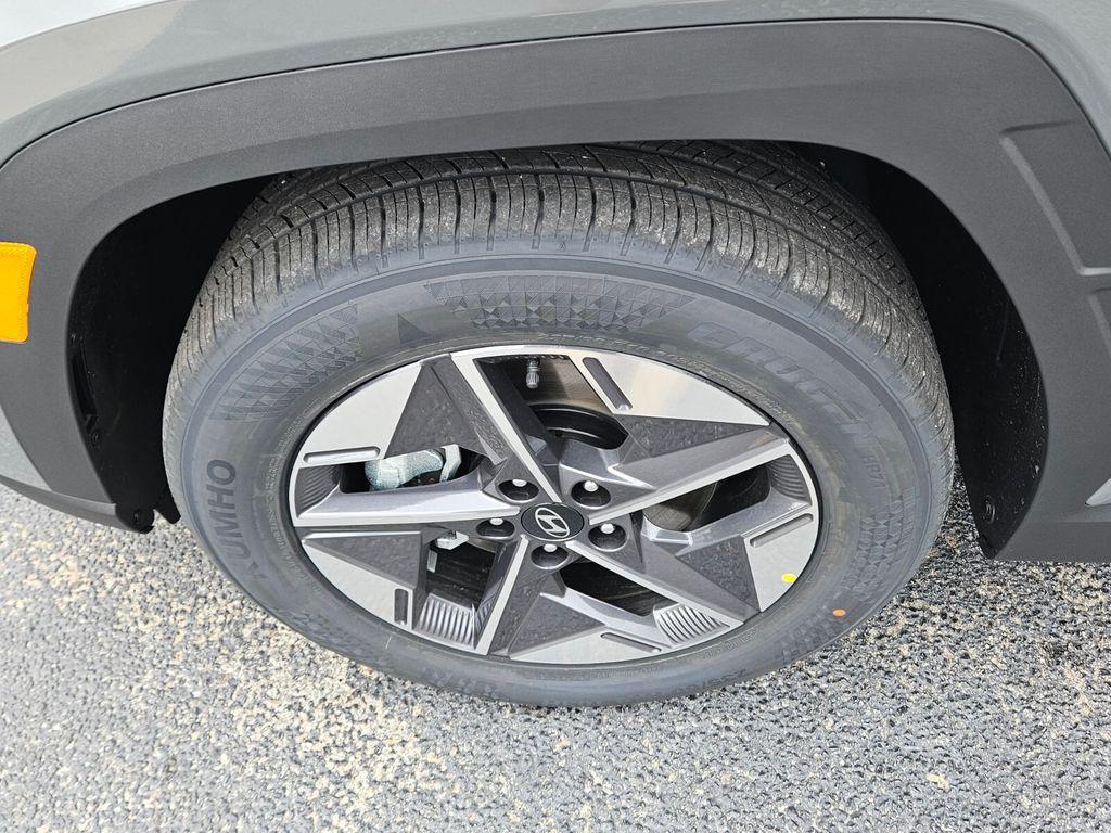 New 2026 Gray HYUNDAI SEL FWD image 18
