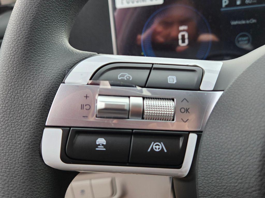 New 2026 Gray HYUNDAI SEL FWD image 25