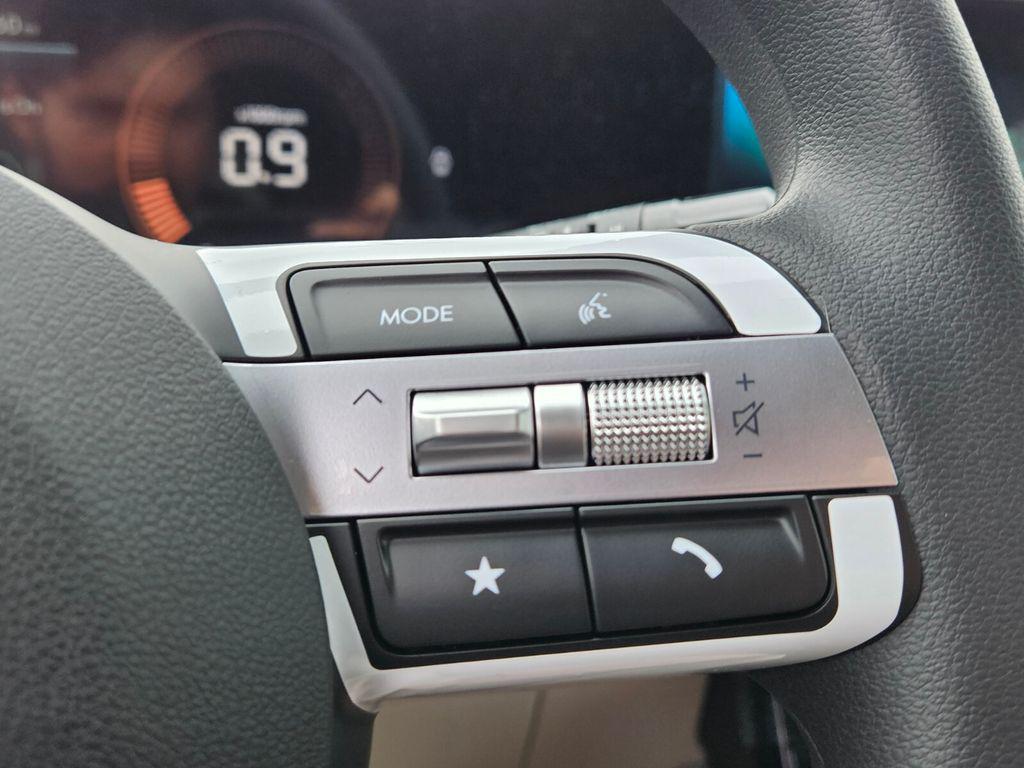 New 2026 Gray HYUNDAI SEL FWD image 26