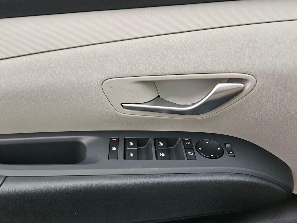 New 2026 Gray HYUNDAI SEL FWD image 29