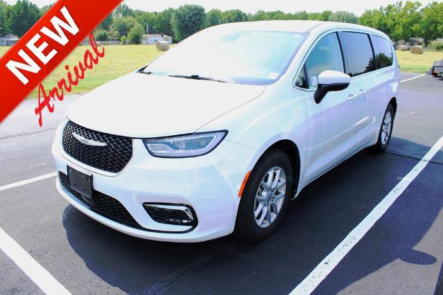2023 Chrysler Pacifica Touring L for sale in Saint James, MO
