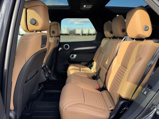 2025 Land Rover Discovery P360 Dynamic SE