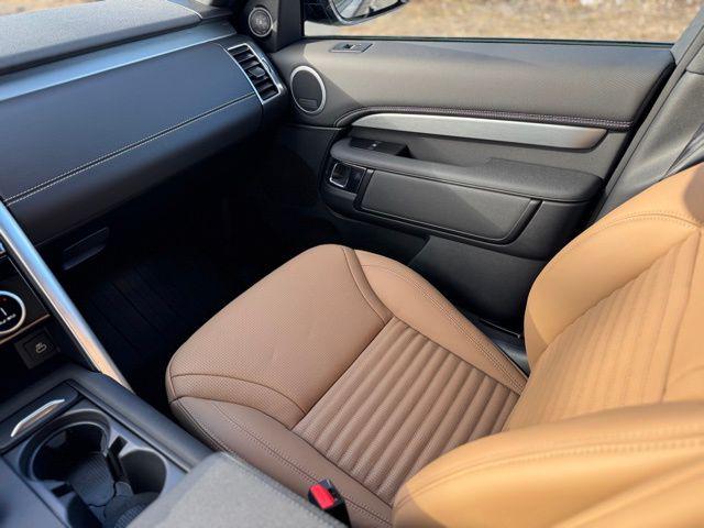 2025 Land Rover Discovery P360 Dynamic SE