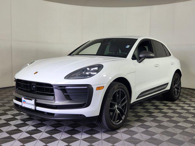 2023 Porsche Macan Base
